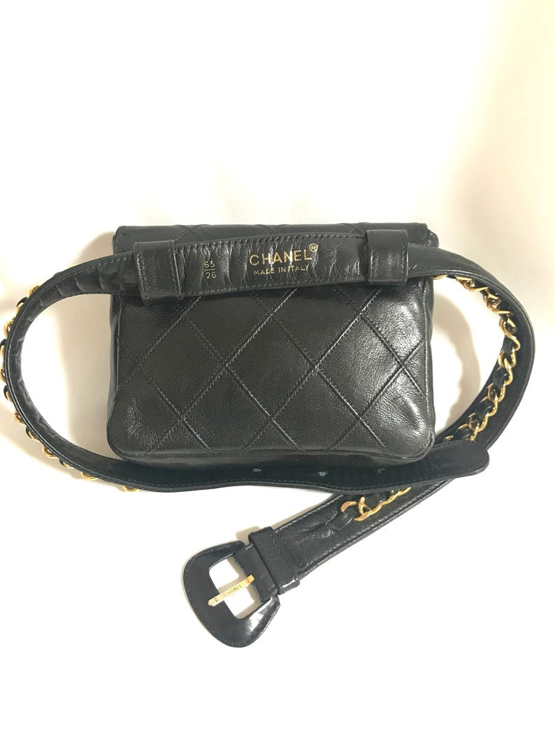 CHANEL Vintage black leather waist purse, fanny pack with golden chain belt and CC closure hock