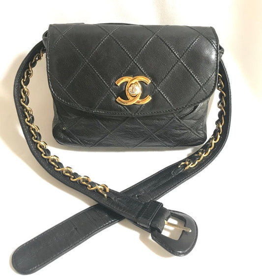 CHANEL Vintage black leather waist purse, fanny pack with golden chain belt and CC closure hock