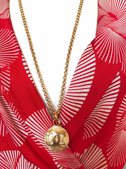 CHANEL Vintage golden chain necklace with round CC mark charm pendant top