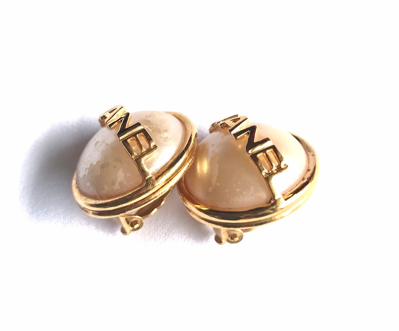 CHANEL Vintage gold tone round earrings with faux pearl and logo on it