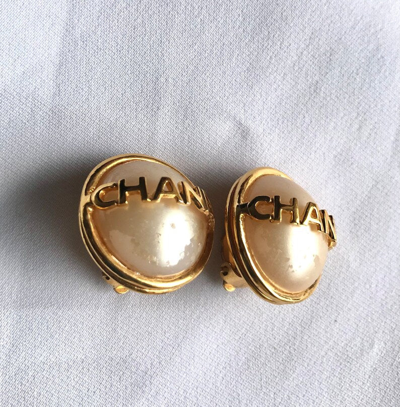 CHANEL Vintage gold tone round earrings with faux pearl and logo on it