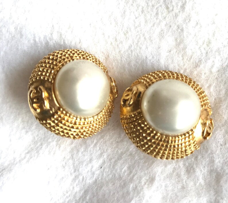 CHANEL Vintage gold tone round earrings with faux pearl and CC motifs