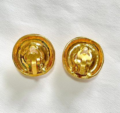 CHANEL Vintage golden round shape faux pearl earrings with cutout logo