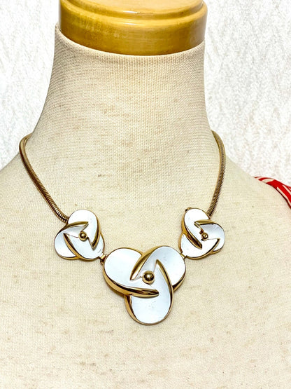 CHRISTIAN DIOR Vintage white flower charm necklace