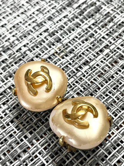 CHANEL Vintage oval heart shape, triangle shape faux pearl and CC earrings