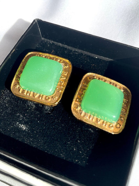 CHANEL Vintage green gripoix earrings with golden frame and logo