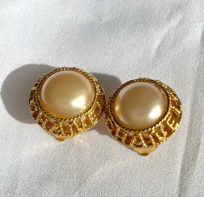 CHANEL Vintage golden round earrings with faux pearl and logo frame