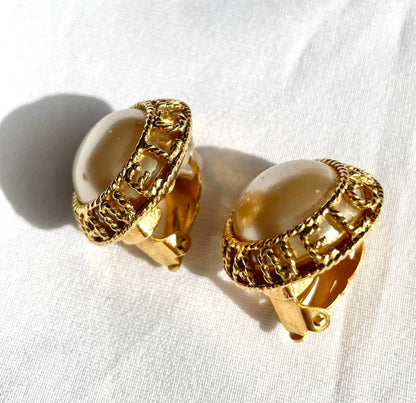 CHANEL Vintage golden round earrings with faux pearl and logo frame