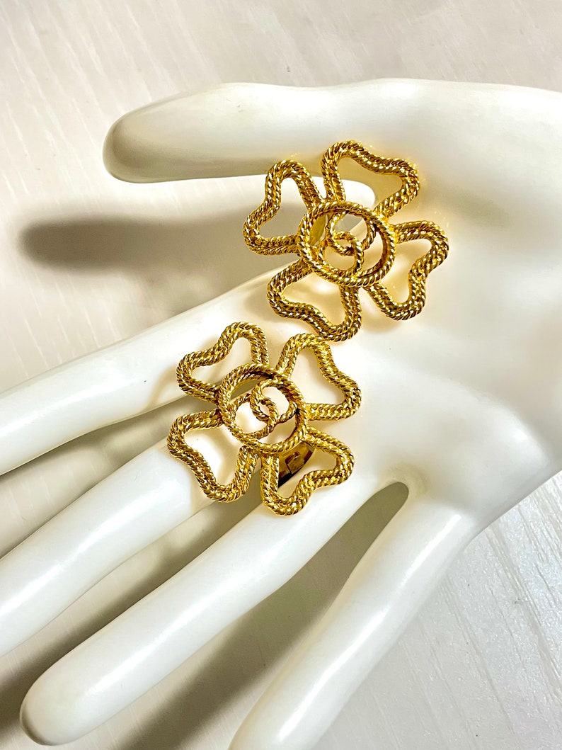 CHANEL Vintage golden clover, camellia flower earrings