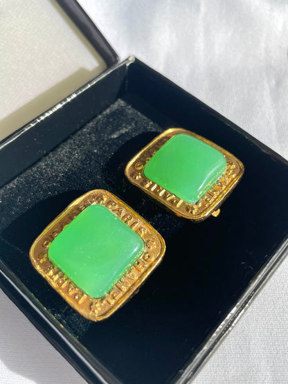 CHANEL Vintage green gripoix earrings with golden frame and logo