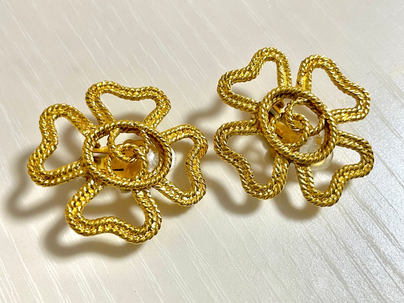 CHANEL Vintage golden clover, camellia flower earrings