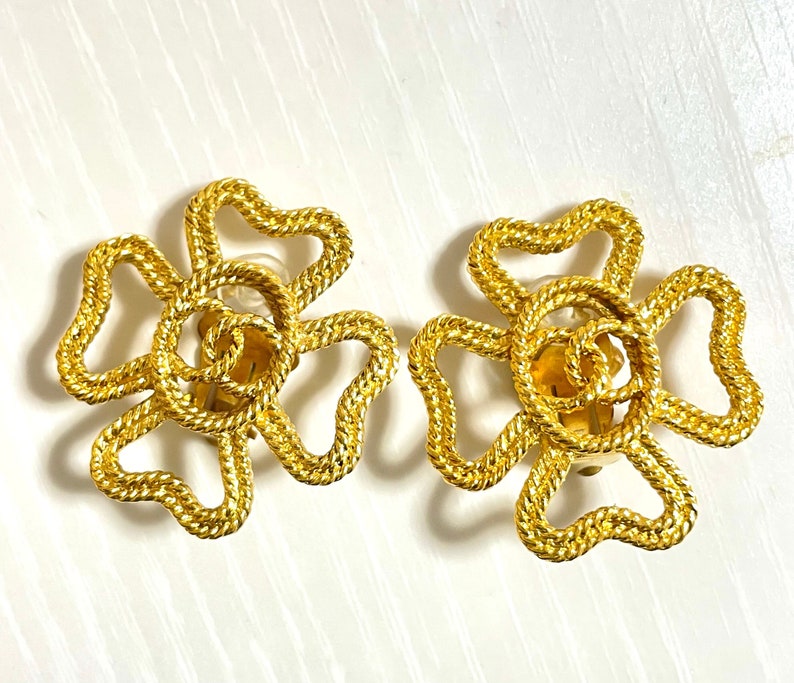 CHANEL Vintage golden clover, camellia flower earrings