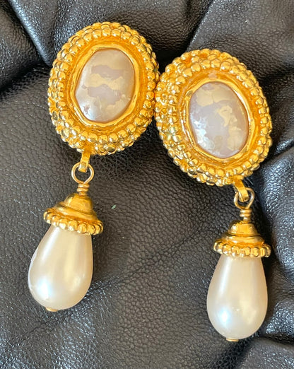 CHANEL Vintage oval shape and teardrop pearl dangle earrings with golden frames