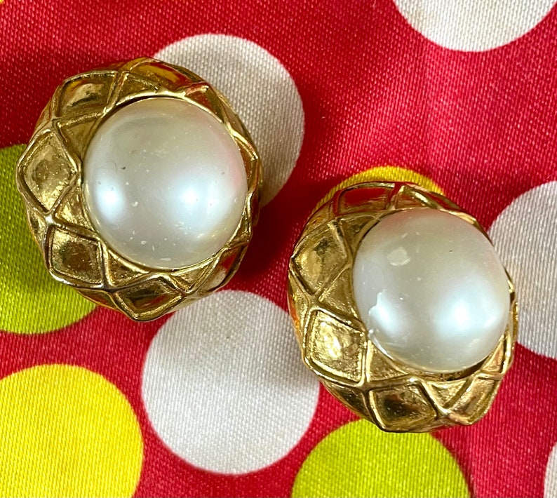 CHANEL Vintage gold tone round earrings with faux pearl and matelasse gold frame