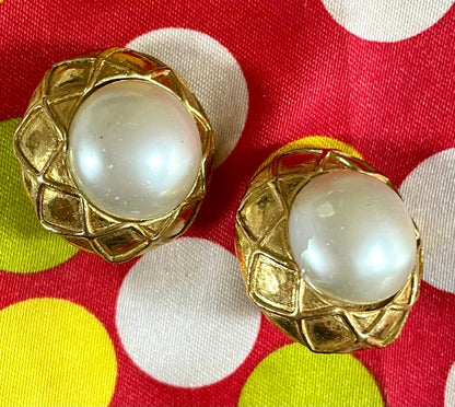 CHANEL Vintage gold tone round earrings with faux pearl and matelasse gold frame