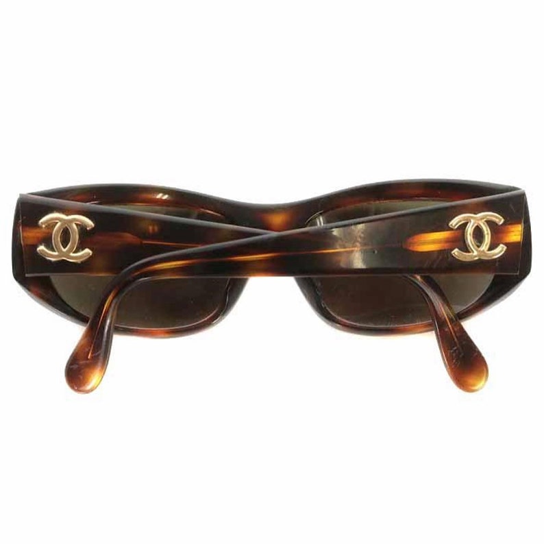 CHANEL Vintage brown frame and grey shade sunglasses with golden CC motifs at sides