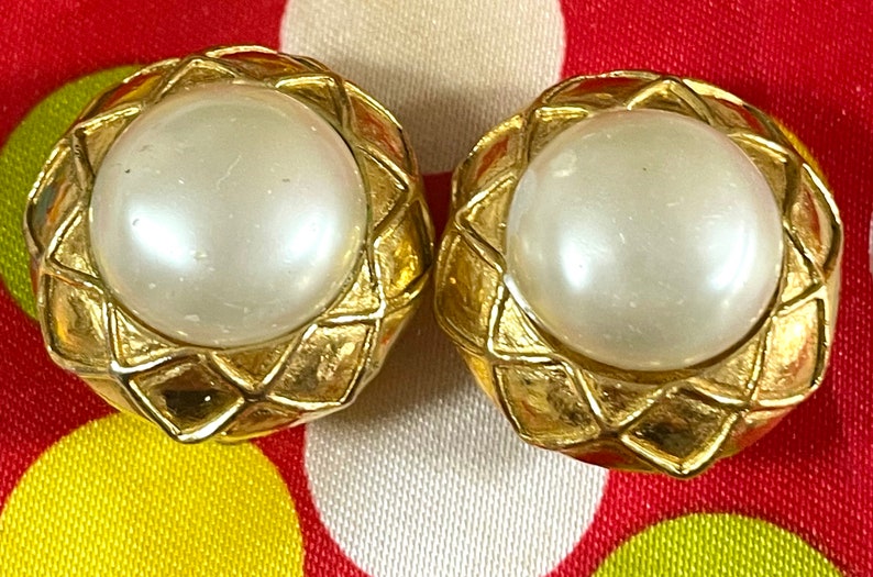 CHANEL Vintage gold tone round earrings with faux pearl and matelasse gold frame