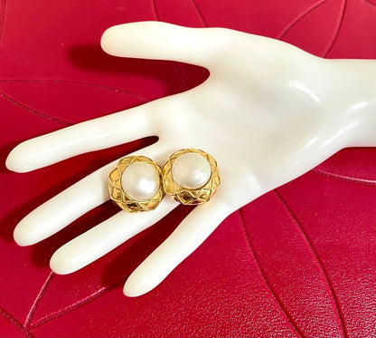 CHANEL Vintage gold tone round earrings with faux pearl and matelasse gold frame