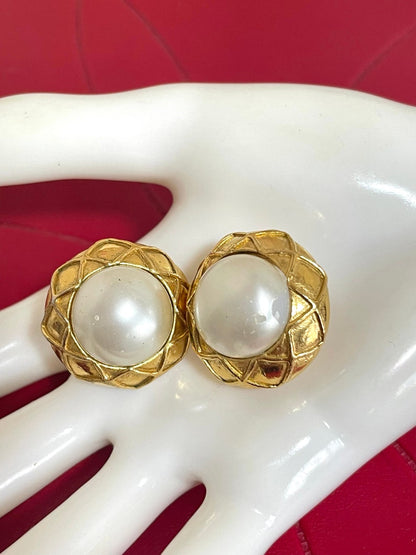 CHANEL Vintage gold tone round earrings with faux pearl and matelasse gold frame