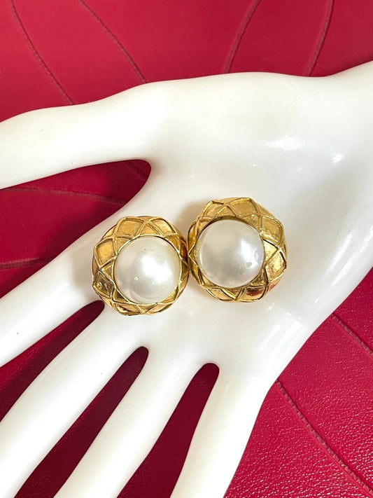 CHANEL Vintage gold tone round earrings with faux pearl and matelasse gold frame