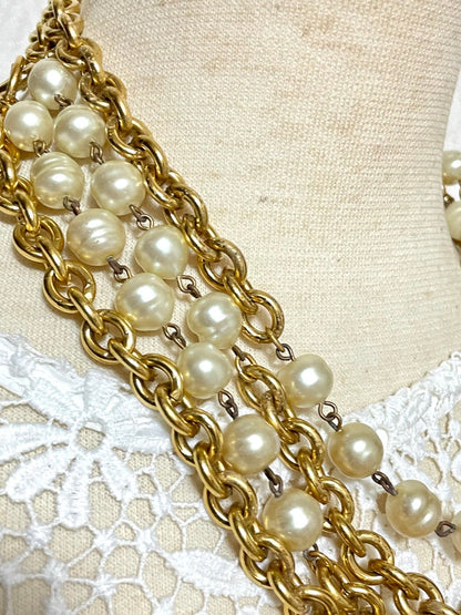 CHANEL Vintage double chain necklace with round faux pearls