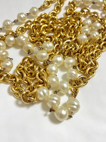 CHANEL Vintage double chain necklace with round faux pearls