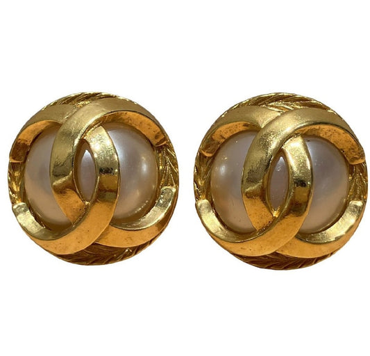 CHANEL Vintage gold tone round earrings with faux pearl and 3D CC motif