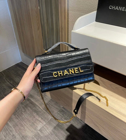 Trendy Chanel clutch/crossbody