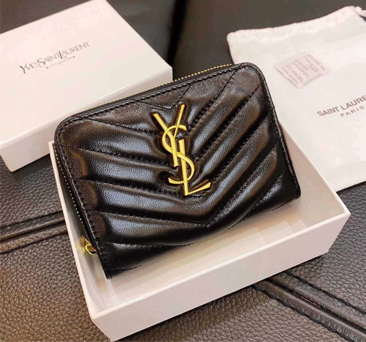 Woman Yves Saint Laurent black wallet