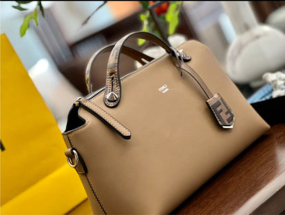 Woman Fendi shoulder handbag