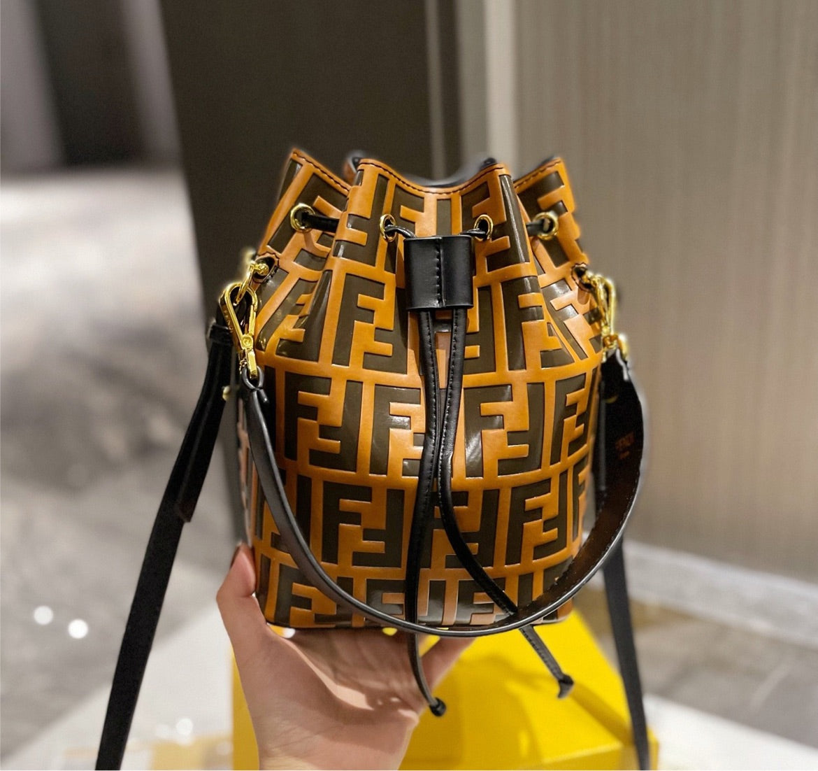 Woman Fendi shoulder handbag