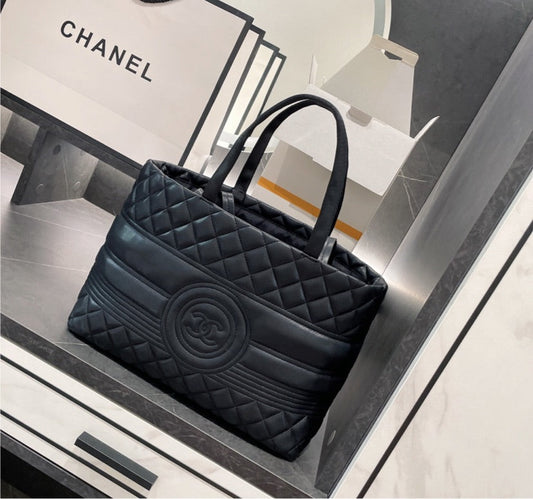 Black leather woman Chanel handbag