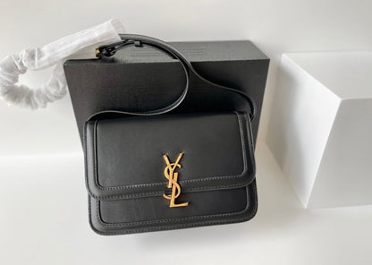 Yves Saint Laurent Black leather Handbag