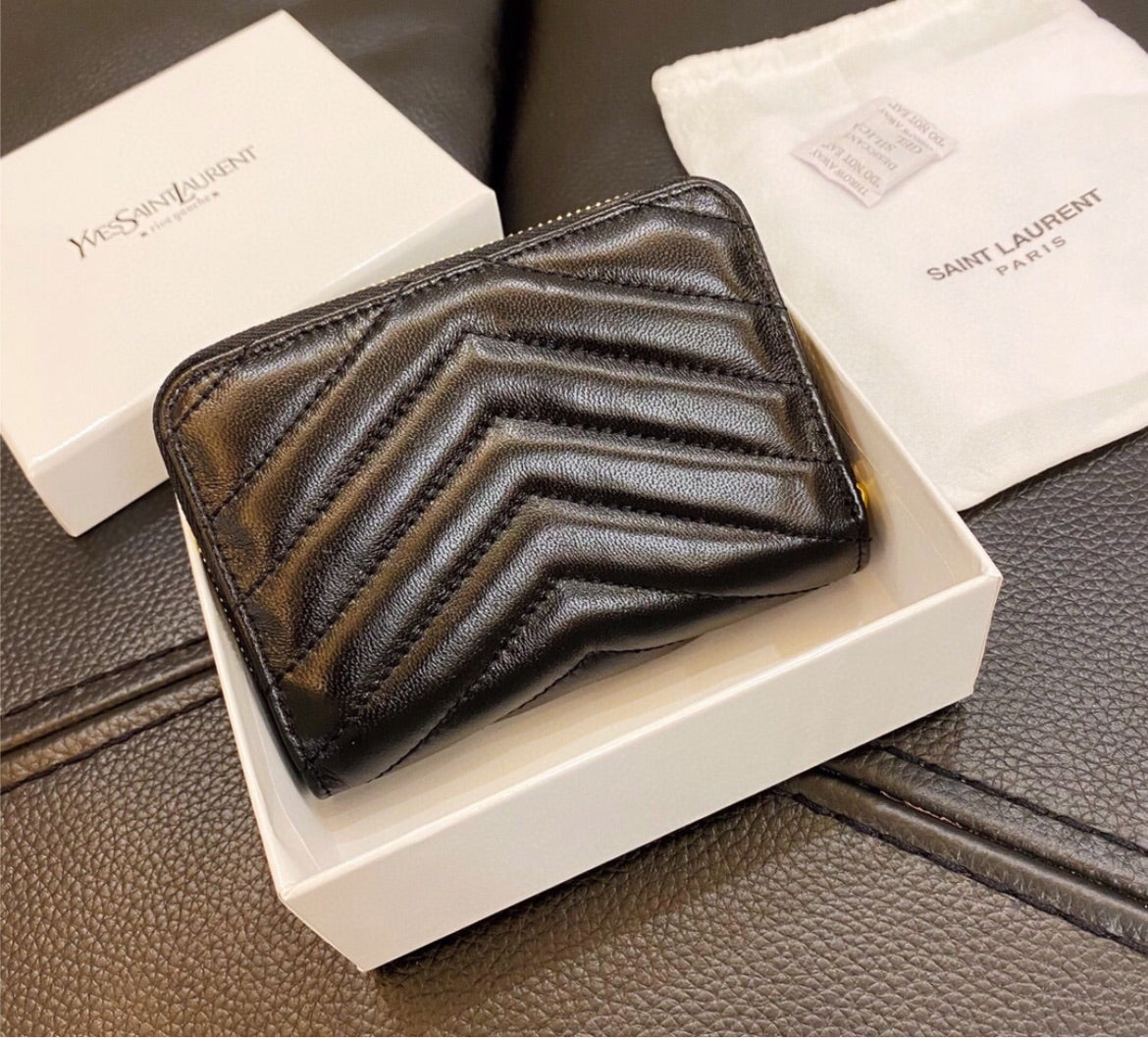 Woman Yves Saint Laurent black wallet