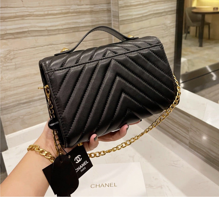 Black Leather Chanel shoulder Handbag