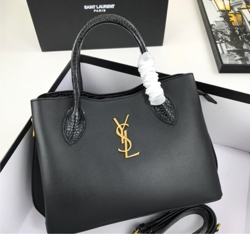 Yves Saint Laurent leather Handbag