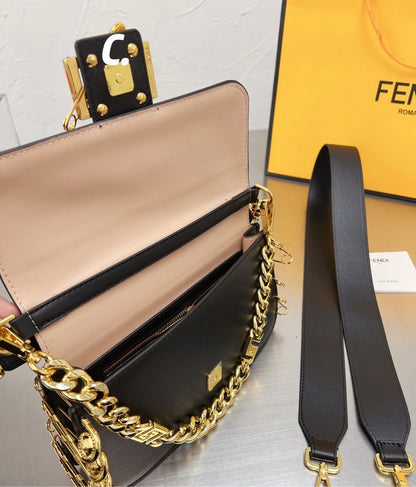 Black Fendi woman Shoulder handbag