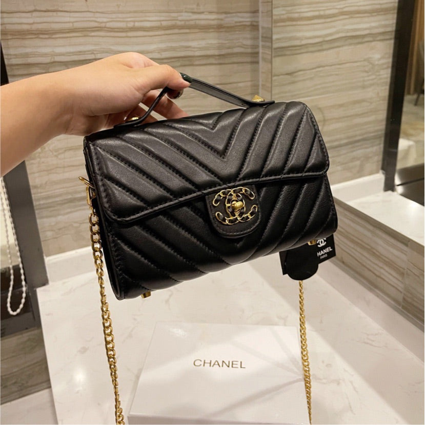 Black Leather Chanel shoulder Handbag