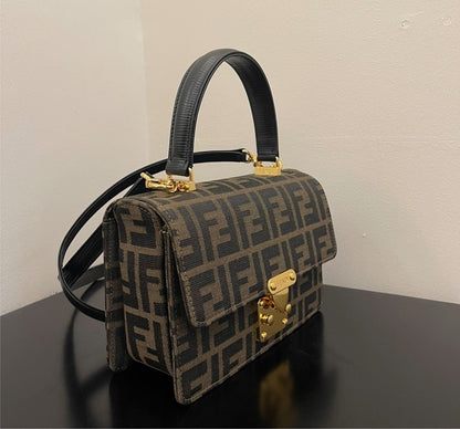 Brown woman Fendi shoulder handbag