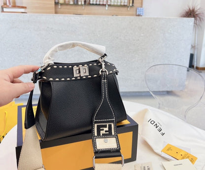 Woman leather Fendi Handbag