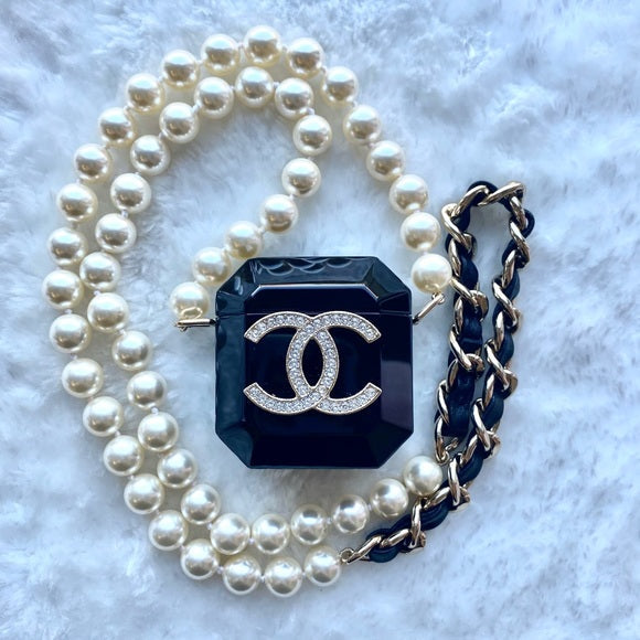 CHANEL AirPods/box necklace