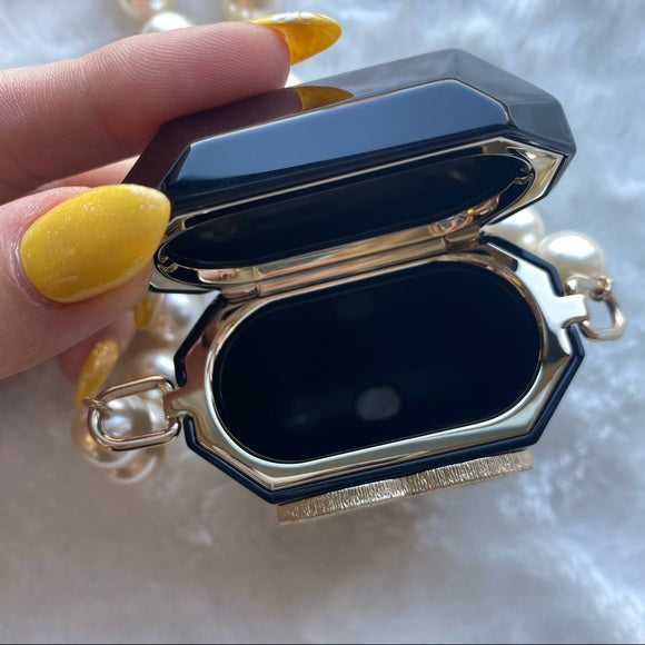 CHANEL AirPods/box necklace