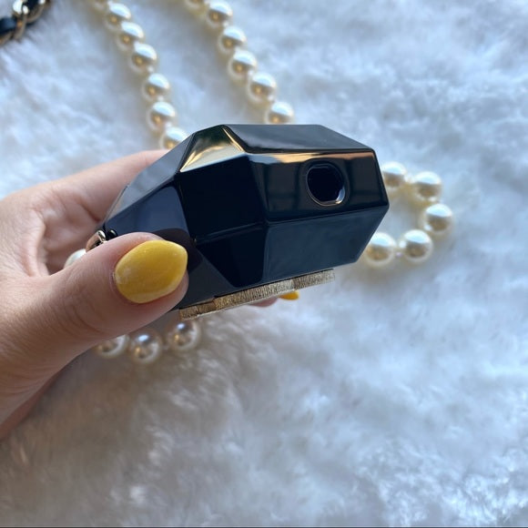 CHANEL AirPods/box necklace