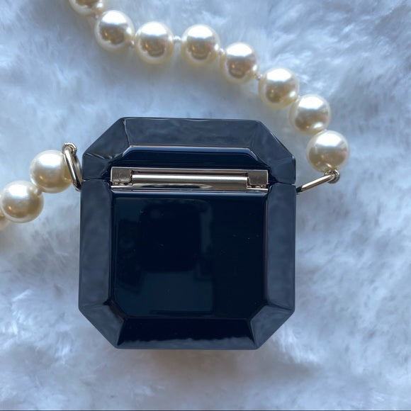 CHANEL AirPods/box necklace