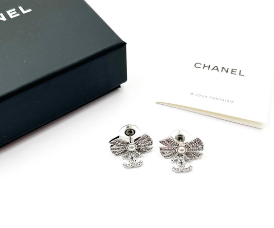 CHANEL Silver Ribbon Row CC Crystal Piercing Earrings