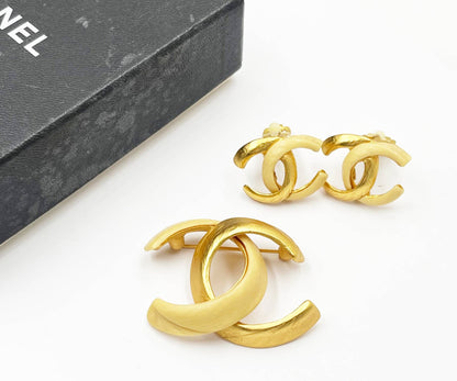 CHANEL Vintage Rare Gold Plated Ivory CC Earrings Brooch Set