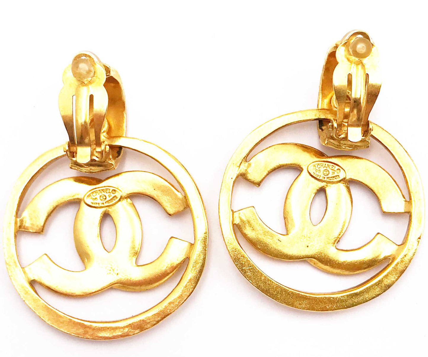 CHANEL Vintage Gold Plated Round CC Large Clip on Earrings as seen on Doutzen Kroes